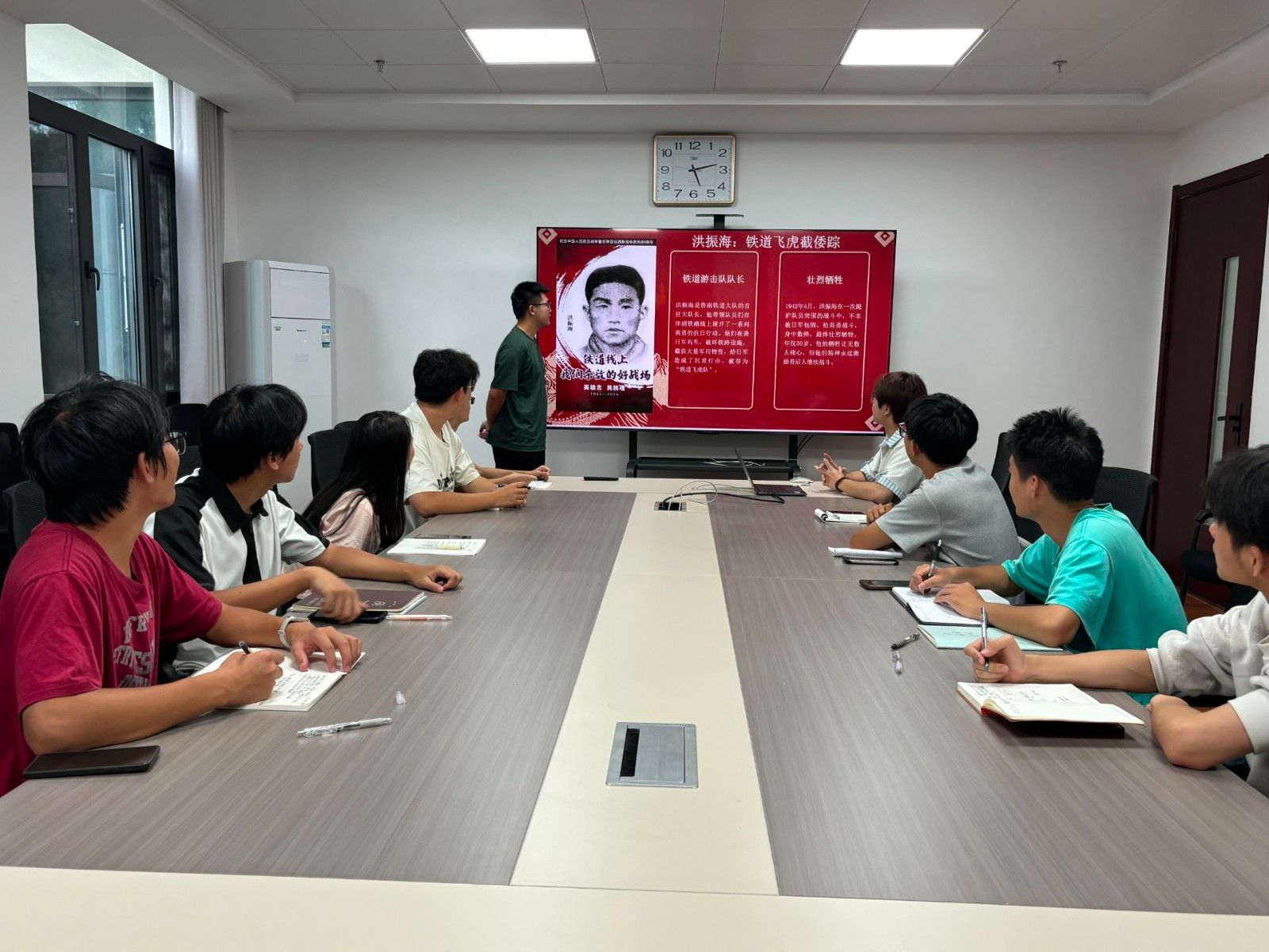 https://news.huat.edu.cn/__local/A/DC/89/1B5B9728645EB9542F85CE572CF_6FDBFA11_39086.jpg